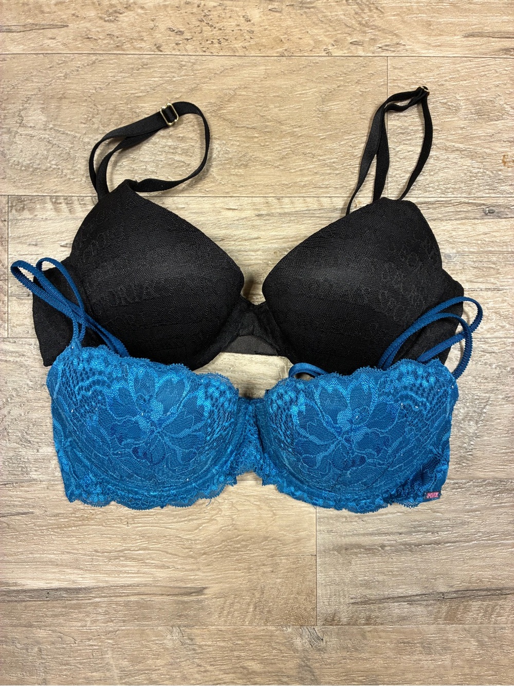 Victoria Secret 2 Push Up Bras PINK Date Logo Lace - Picture 1 of 11